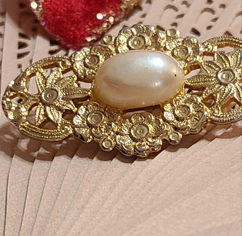 Unique Vintage Gold and Cream Brooch